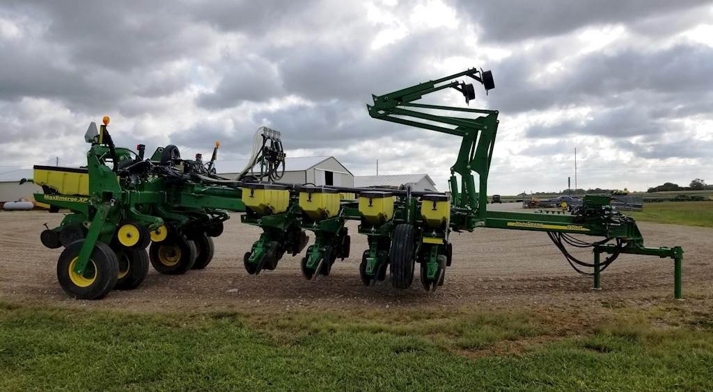 2012 John Deere 1770NT Planter / Row Unit For Sale Dyersville, IA