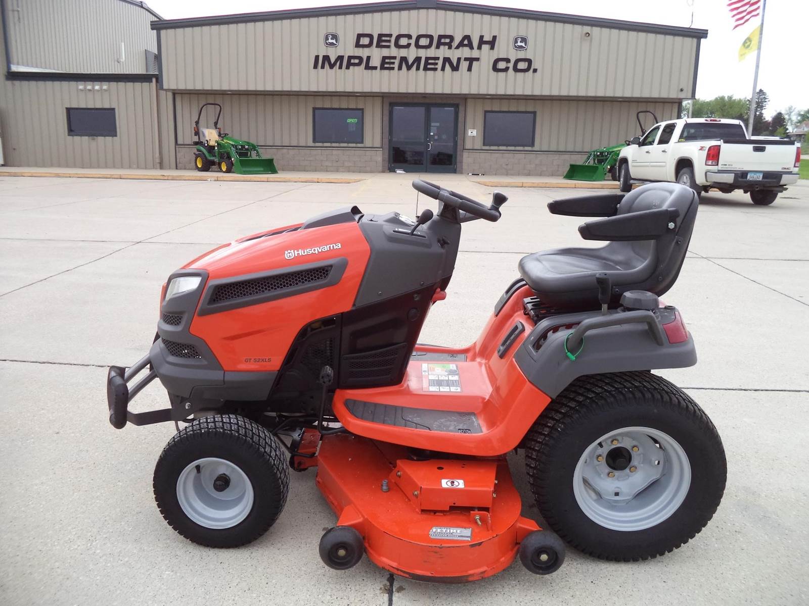 Husqvarna GT52XLS Riding Lawn Mower For Sale, 137 Hours Decorah, IA