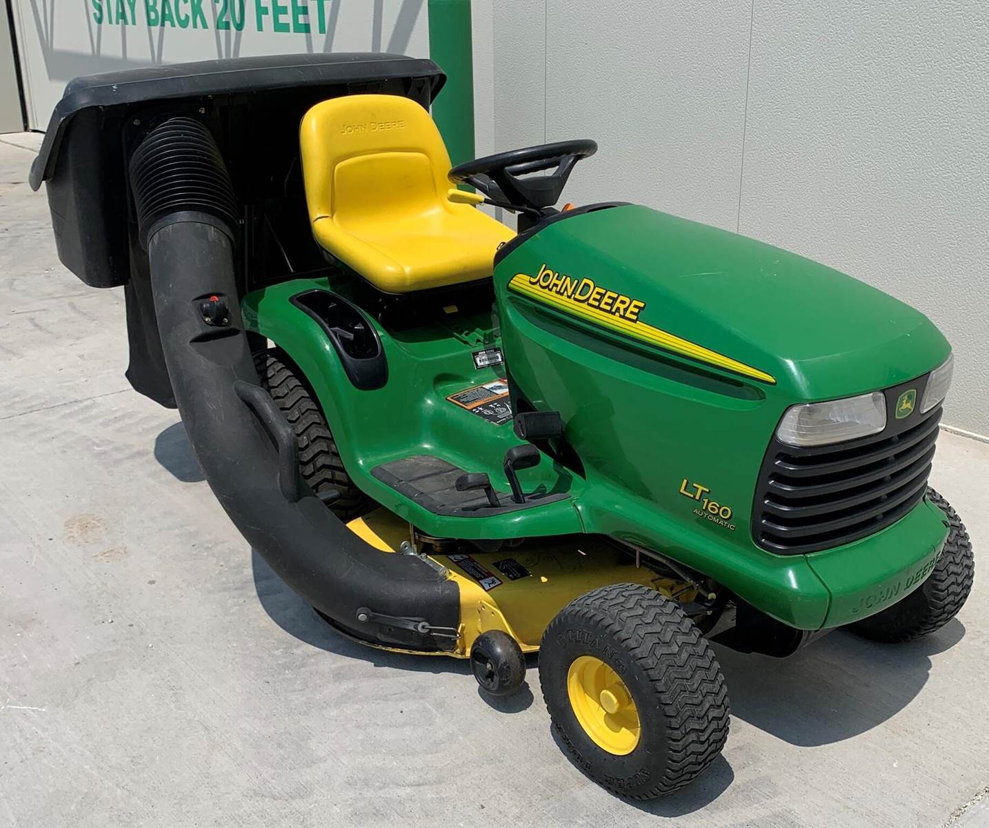 2002 John Deere LT160 Riding Lawn Mower For Sale, 325 Hours