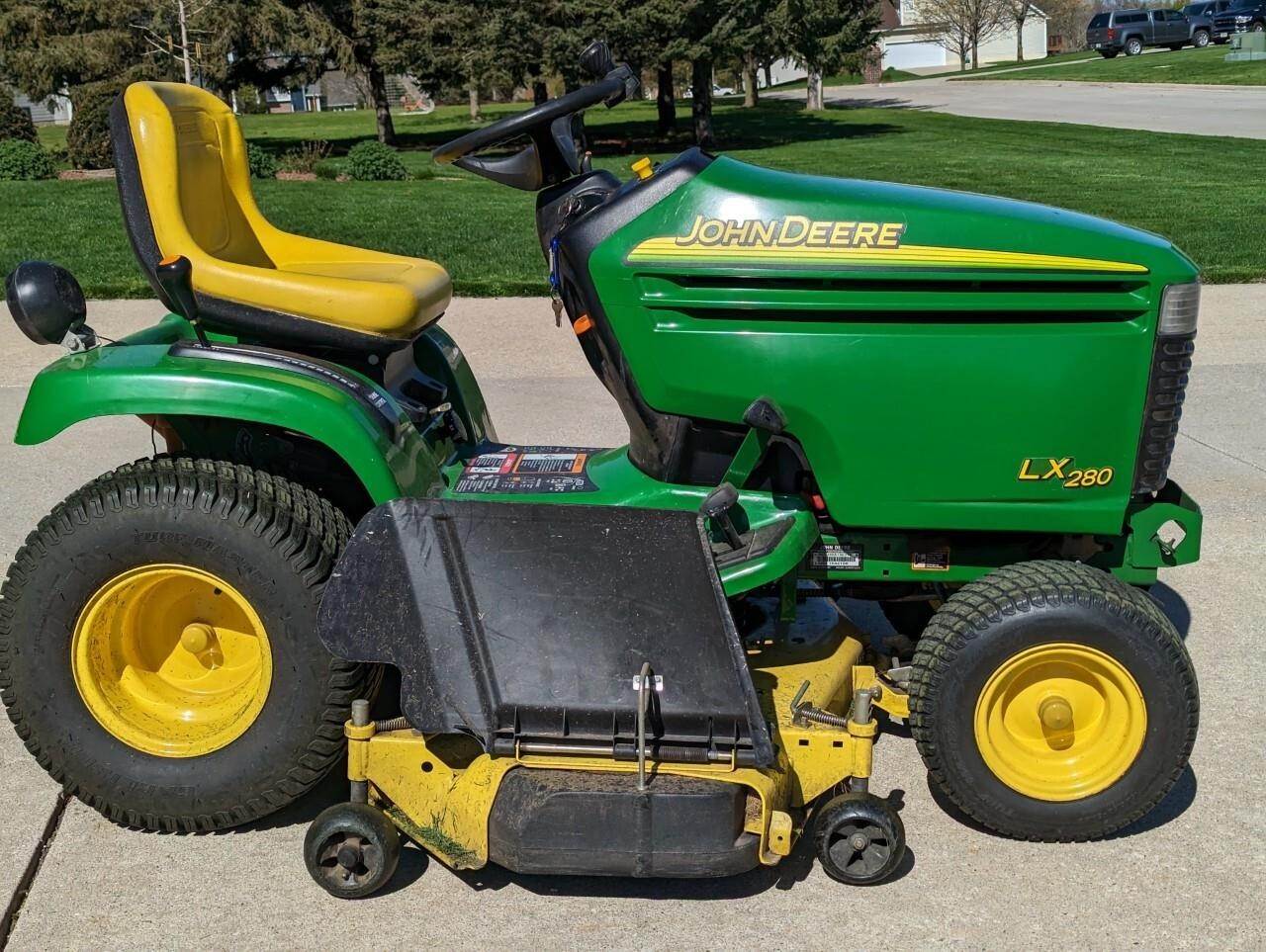 2004 John Deere LX280 Riding Lawn Mower For Sale, 778 Hours Elkader