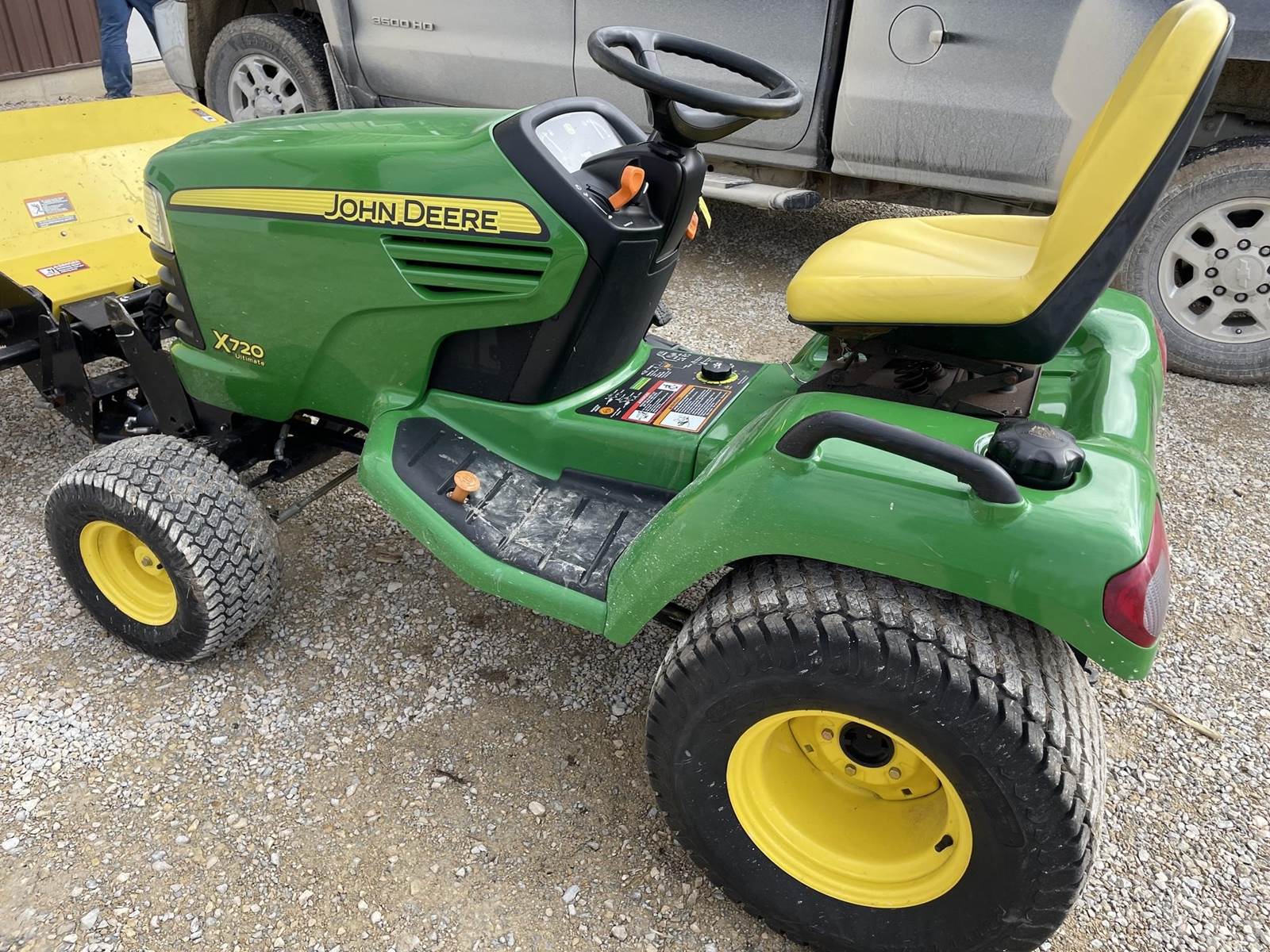 2010 John Deere X720 Riding Lawn Mower For Sale, 700 Hours Lime