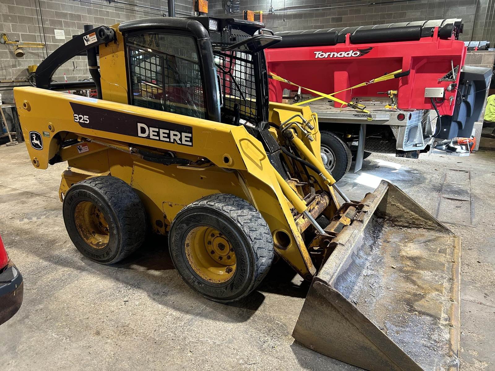 2007 John Deere 325 Skid Steer For Sale, 1,058 Hours Elkader, IA