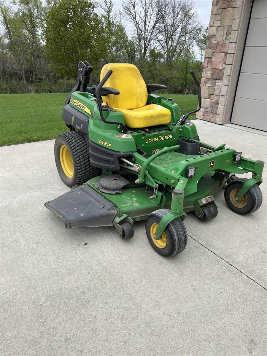 John Deere Z925A Zero Turn Mower For Sale, 1,100 Hours Lime Springs