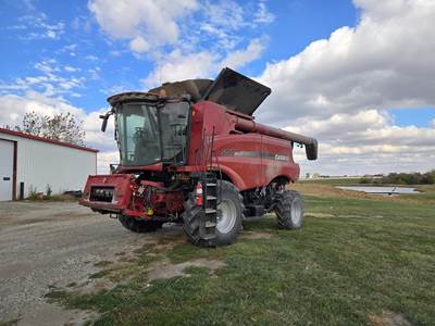 Case IH 5140 Combine