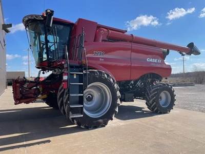 Case IH 7150 Combine