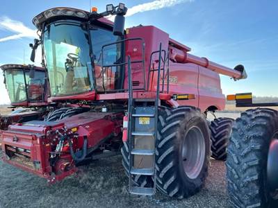 Case IH 7250 Combine