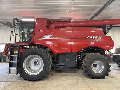 Case IH 7250 Combine