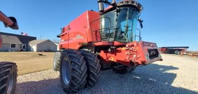 Case IH 8250 Combine