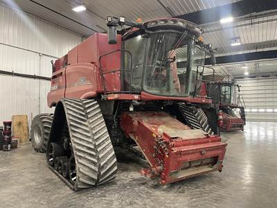 Case IH 8250 Combine