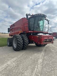 Case IH 8250 Combine