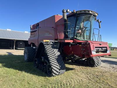 Case IH 8250 Combine