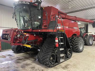 Case IH 8250 Combine