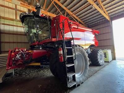 Case IH 8260 Combine