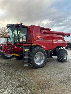 Case IH 8260 Combine