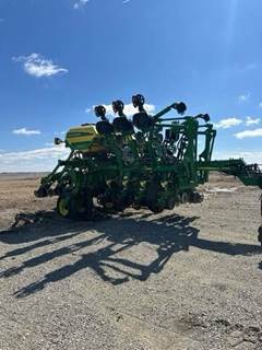 John Deere 1795 Planter / Row Unit