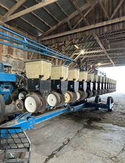 Kinze 2600 Planter / Row Unit
