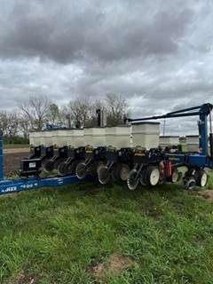 Kinze 3500 Planter / Row Unit