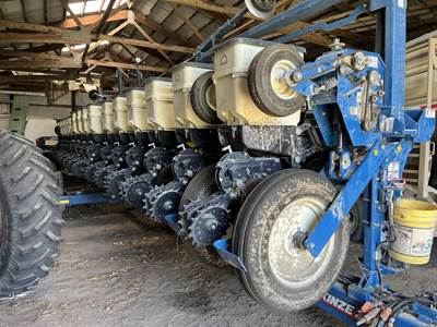 Kinze 3605 Planter / Row Unit