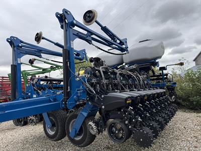 Kinze 5700 Planter / Row Unit