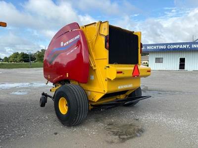 New Holland ROLL-BELT 560 Round Hay Baler