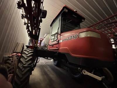 Case IH SPX3310 Self-Propelled Sprayer
