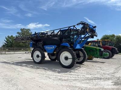 New Holland SP310F Self-Propelled Sprayer
