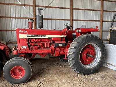 International 1256 Tractor