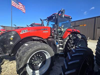 Case IH MAGNUM 265 Tractor