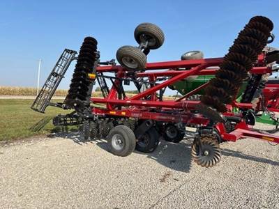 Case IH TRUE TANDEM 335 BARRACUDA