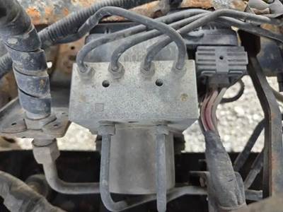 Wabco ABS Brake Pump for a 2012 Hino 195