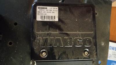 Wabco ABS-D ABS Control Module for a 2001 Mack CL713