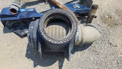 Ford LT9513 Right Air Cleaner / Air Filter Housing for a 1997 Ford LT9513 LOUISVILLE 113