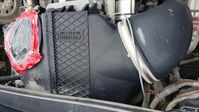 Freightliner Cascadia 125 Air Cleaner / Air Filter Housing