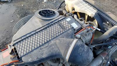 Freightliner Cascadia 125 Right Air Cleaner / Air Filter Housing