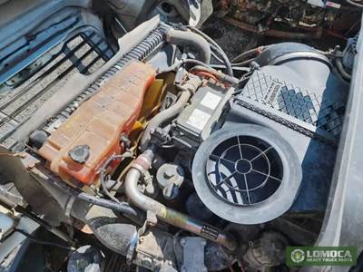 Freightliner Cascadia 125 Air Cleaner / Air Filter Housing