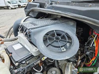 Freightliner Cascadia 125 Air Cleaner / Air Filter Housing