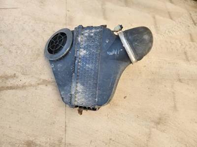 Freightliner Cascadia 125 Air Cleaner / Air Filter Housing