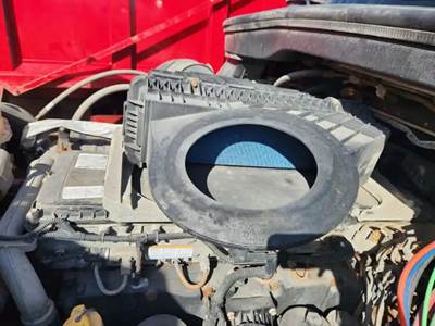 Freightliner Cascadia 126 Air Cleaner / Air Filter Housing