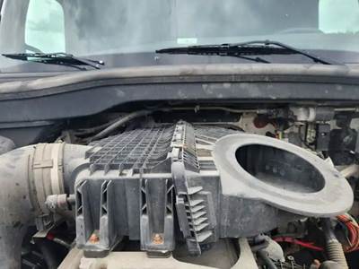 Freightliner Cascadia 126 Air Cleaner / Air Filter Housing