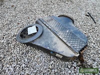 Freightliner Cascadia Air Cleaner / Air Filter Housing for a 2013 Freightliner Cascadia 125