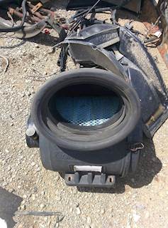 Freightliner Columbia 112 Right Air Cleaner / Air Filter Housing