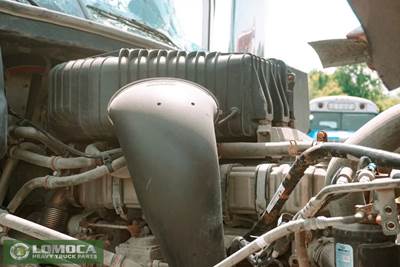 Freightliner Coronado 122 SD Air Cleaner / Air Filter Housing for a 2014 Freightliner 122SD