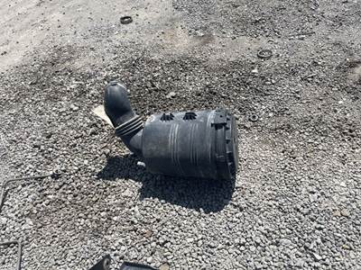 International 7500 Right Air Cleaner / Air Filter Housing