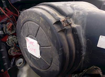 International 9200i Right Air Cleaner / Air Filter Housing