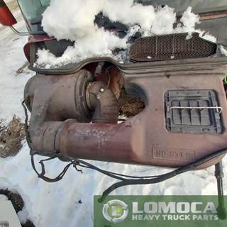 International 9400i Air Cleaner / Air Filter Housing