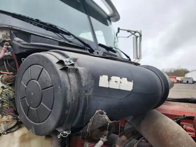 International 9400i Right Air Cleaner / Air Filter Housing