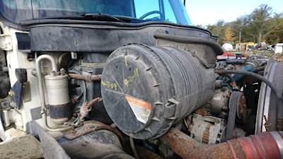 International DuraStar 4300 Right Air Cleaner / Air Filter Housing for a 2006 International 4300 Durastar