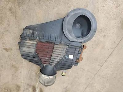 International LT625 Air Cleaner / Air Filter Housing