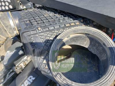 Kenworth T880 Right Air Cleaner / Air Filter Housing