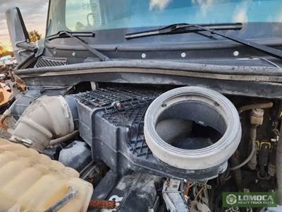 Kenworth T880 Air Cleaner / Air Filter Housing